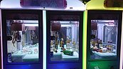 娃娃機什麼都能抓？酒品、煙火等18禁產品入侵