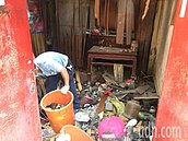 別人開心烤肉賞月　這所學校為何忙著清潔宿舍