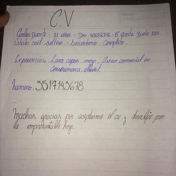 這張手寫履歷短短7行書寫卻相當工整,雖沒如願入咖啡館工作,但這張手寫履歷表竟被咖啡館員工PO到臉書,讓男子成功獲得許多工作機會。擷自Euge López臉書
