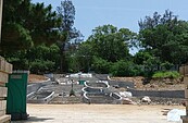 公園花台邊坡遭質疑像墓園　竹市府說是「風的雲牆」