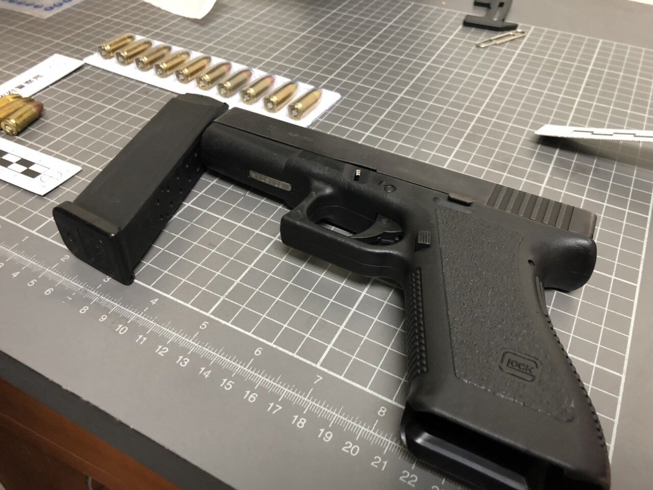 警方在林身上查獲槍彈。記者李承穎/攝影