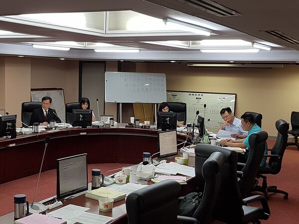 台北市都發局計畫明年在位於大安、大同、萬華、文山區的五處基地啟動公宅新興計畫,編列74.21億元預算,昨於議會工務委員會審查。記者翁浩然/攝影