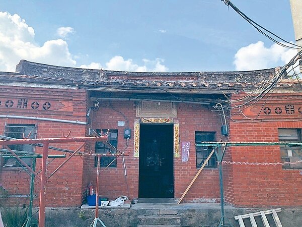 洲美街51巷16號的林家古厝，屬閩南單棟磚造，屋前正面磚砌工法細緻。 圖／北市文化局提供
