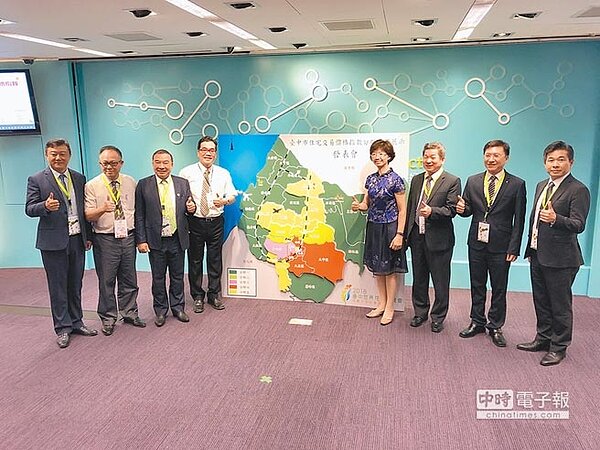臺中市政府地政局日前辦理「107年臺中市住宅交易價格指數發表會」，產官學合作，共同探討臺中市房市趨勢及發展。（圖／黃繡鳳）
