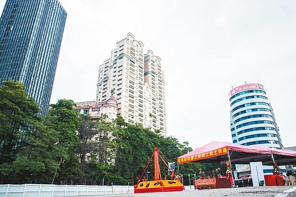 位於科博館草悟道特區的忠泰「老佛爺」總銷100億元,是台中928房市檔期的最大案,也是市場指標。 記者宋健生/攝影