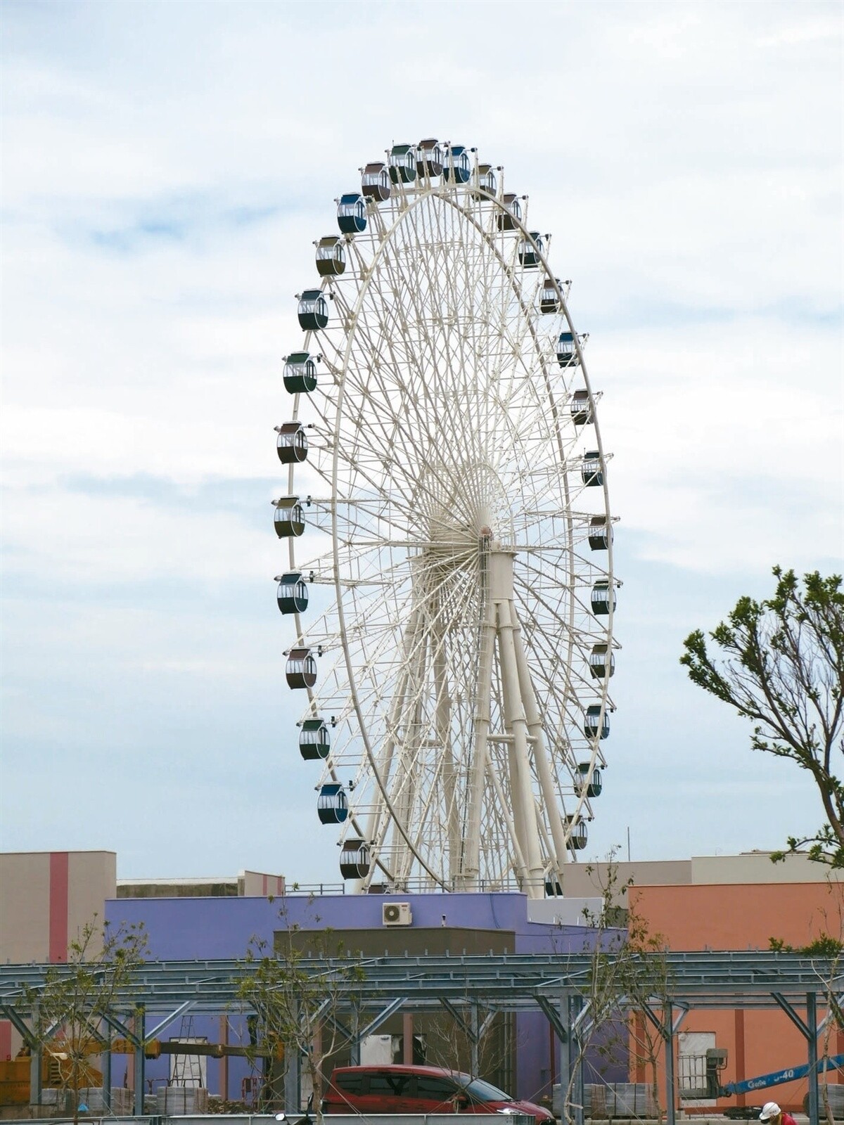 台中港三井Outlet Park 11月中旬將試營運，市府已針對三井OUTLET提出短期、長期交通環境規畫。 記者黑中亮／攝影