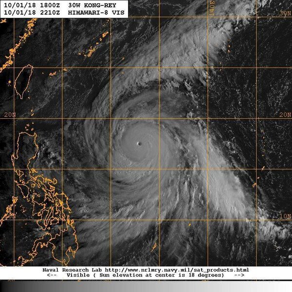 衛星照片顯示強颱康芮連上了三條外側的雲系。圖／擷自鄭明典臉書
