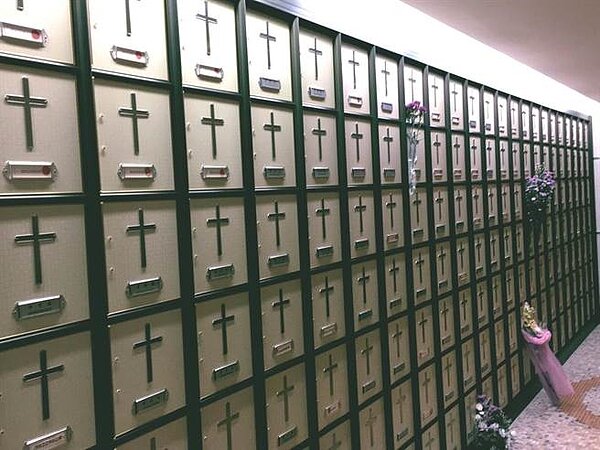 八旬婦疑遇詐騙集團,本來簽約要賣靈骨塔位,後竟變成借貸9百萬。(中時資料照)