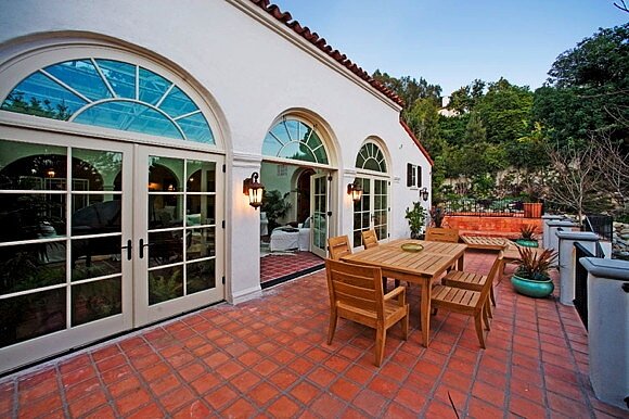 史嘉蕾喬韓森傳曾經住在洛杉磯的「前哨莊園」(圖/翻攝自《HAIBAO NOTES》)