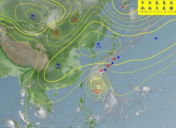 中央氣象局說，明天上午前台灣仍受康芮颱風外圍環流影響。圖／中央氣象局提供