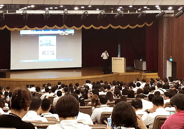 行動智能經紀人app推出後，永慶總部展開全台14場巡迴教育訓練，參與人數超過7000人。