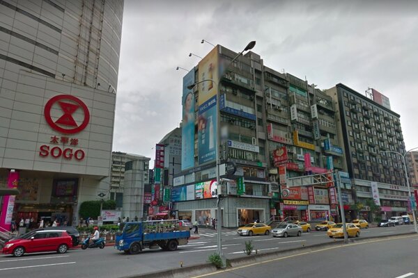 台北市東區有些房東口袋深，店面閒置一年也沒差。圖片來源／谷歌地圖