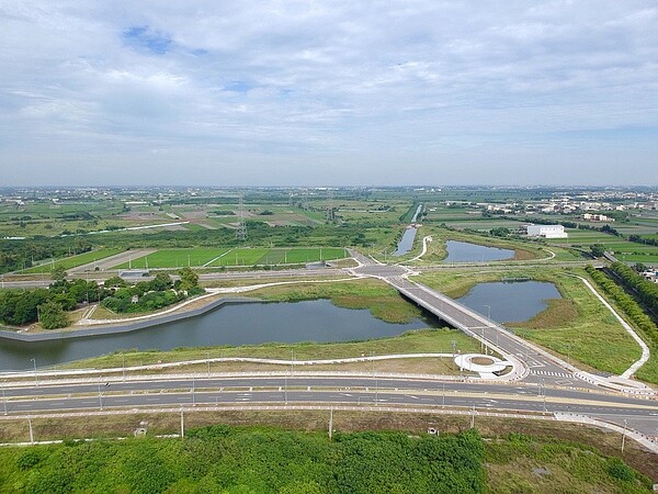 因應台商回流，中部科學工業園區二林園區占地約有630多公頃，第一階段有17家廠商進駐開發。 圖／彰化縣政府提供