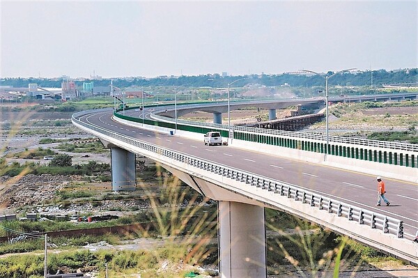 台中市為了辦世界花博,新闢聯外道路「新廣大橋」(圖/台中市建設局)