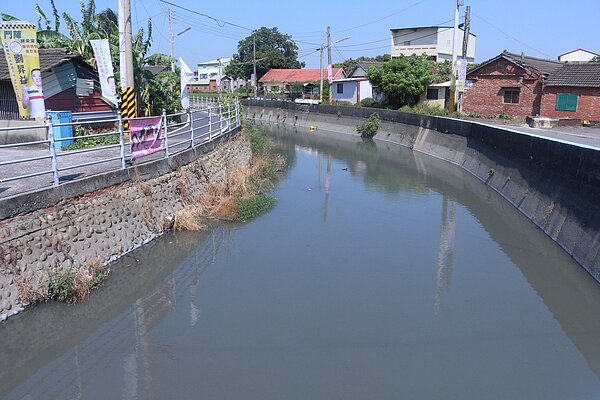 鄰近雲林縣大埤鄉豐田村的「豐田大排」因不時傳出惡臭,困擾村民許久。記者邱奕能/攝影