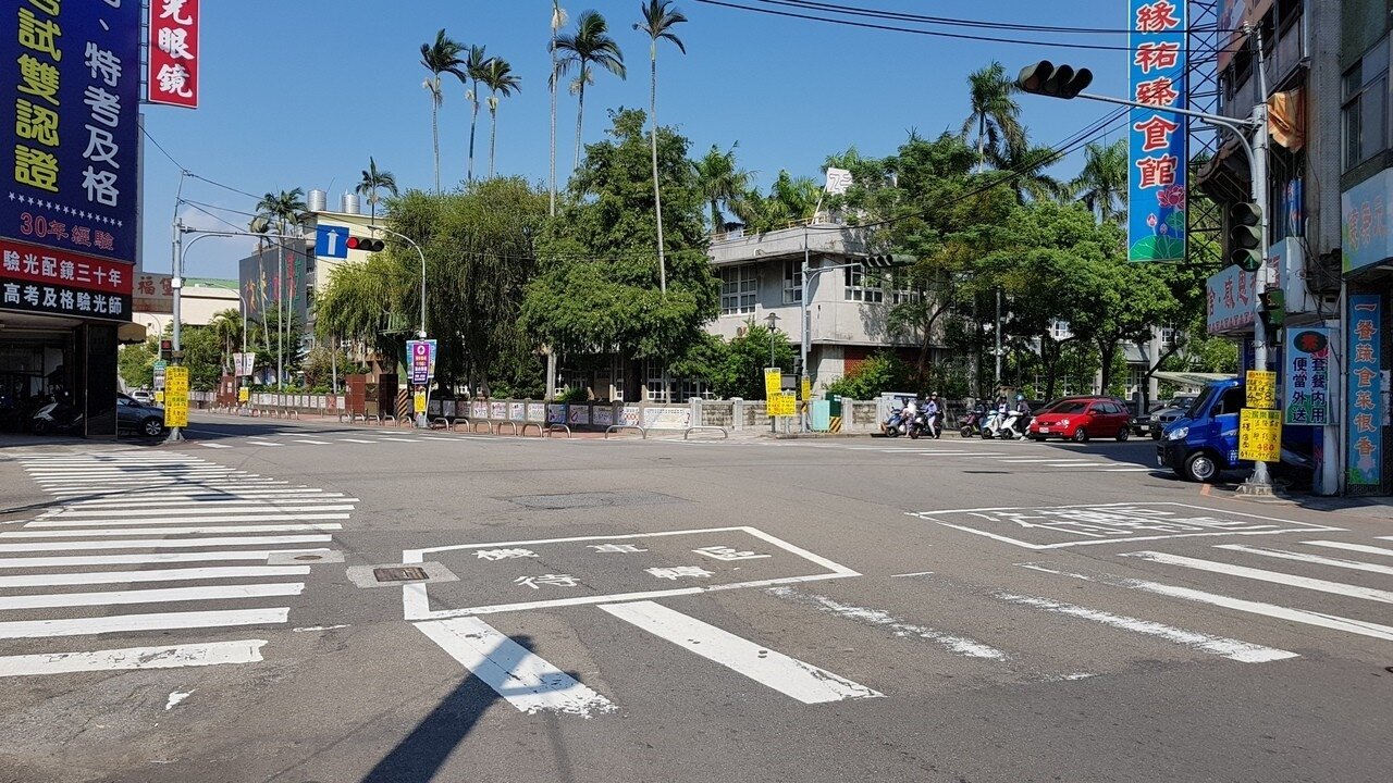 苗栗市長安街等街道口將設立「交通寧靜區」及「速限30公里」的標誌,警方將加強執法。記者黃瑞典/攝影