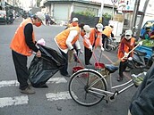 瞬間暴雨成災　嘉市環保局協助清理家園