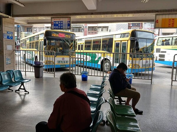 彰化客運下月將停駛4條偏遠路線的班車,當地民眾擔心沒車可搭。記者張家樂/攝影