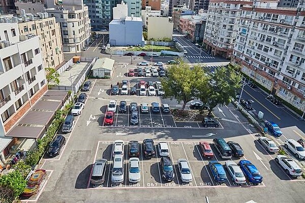 新竹市第3座國民運動中「香山區國民運動中心」將座落在香山行政中心旁停10用地,預計規畫地上3層、地下1層,中心內將有溫水游泳池等6大核心運動設施。(陳育賢攝)