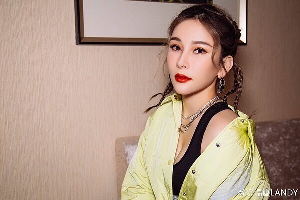 溫嵐的近照,乍看都有點陌生。圖/摘自微博