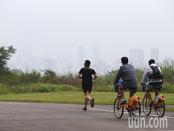 今天開始到周日,預期這幾天北部中午高溫,有機會到22-24度,中南部也有機會到24-26度,東半部也有23-25度。聯合報系資料照/記者王騰毅攝影