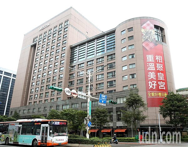 前六福皇宮熄燈退租後,迄今仍找不到房客。 報系資料照