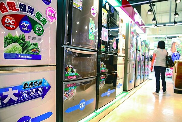 節能家電「冷氣冰箱」列優先,新北市預計最高補助5千。圖/聯合報資料照片