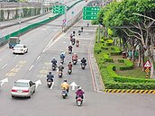 標示有違規陷阱　環北機車道挨批