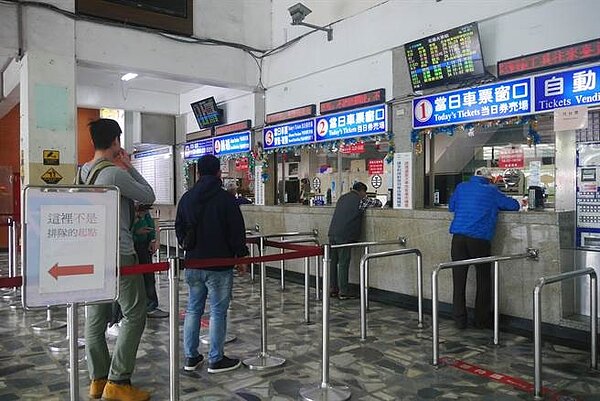 台鐵購票（張祈攝）