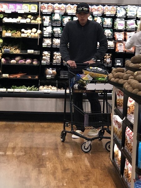 玄彬在LA超市享受日常(讀者提供)
