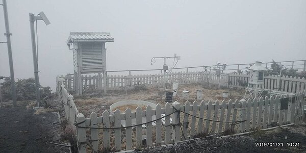 玉山下雪了(氣象局提供)