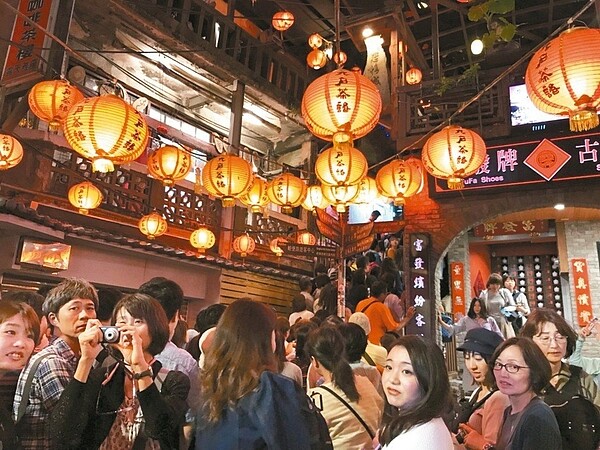 台日之間的旅遊市場升溫，日本飯店有意來台設點、攬客。 本報系資料庫