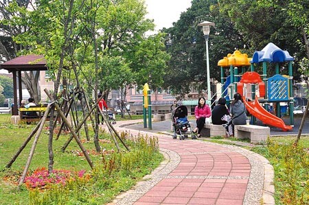 　▲桃園縣楊梅市公所推動的「公園認養計畫」即日起開跑。（楊明峰攝） 