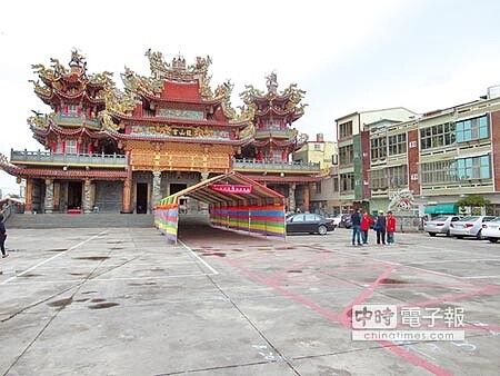 暌違20多年,台南七股又要有夜市了,號稱本島極西端的傳統夜市,25日將在七股龍山宮前廟埕重起爐灶,在地鄉親都相當期待。(莊曜聰攝)