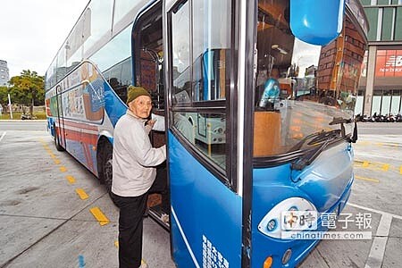 鼎東客運與部立台東醫院推出就醫憑證, 縮短偏鄉民眾看診時間。(莊哲權攝)