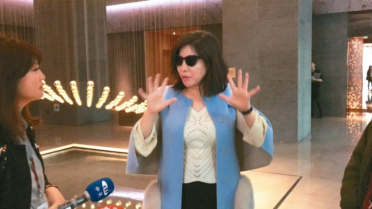 陳文茜昨天和親人到高雄,立即提出她要改造六合夜市。 記者謝梅芬/攝影