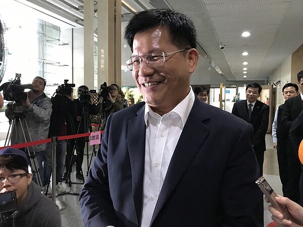 交通部長林佳龍今(21)日在交通部新春記者會上表示,為避免帶動國內民生物價上漲,已要求暫緩郵資調漲,而且沒有期限。記者楊文琪/攝影