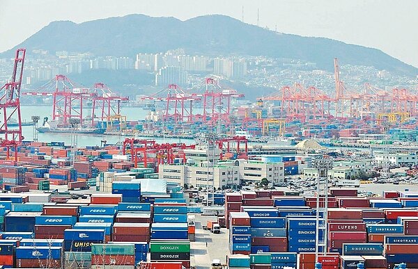 外銷訂單年減10.5％　報系資料照片
