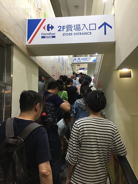 家樂福 大賣場 經濟 景氣 民生 (好房網news林美欣攝影)