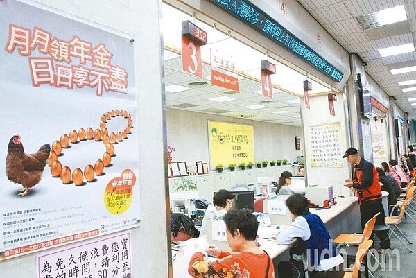 根據勞保局統計截至108年1月9日止,約有102.6萬餘人尚未繳國民年金保險。 本報資料照片/記者鄭清元攝影