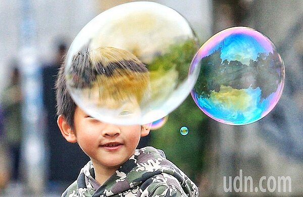 中央氣象局說,今天白天北部、宜花高溫可以來到22、23度左右,中南部及台東高溫約24至27度,聯合報系資料照/記者陳正興攝影