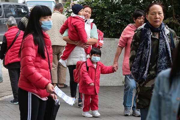 目前全香港共372間幼稚園需要停課。(圖/擷自香港01資料照)
