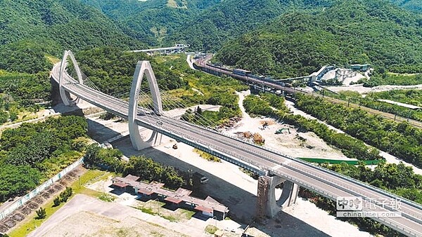 長達9天的春節連假,對去年初剛通車的蘇花改將是一大挑戰。(蘇花改工程處提供)