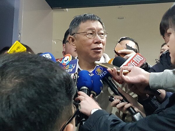 台北市長柯文哲今早在交通會報前受訪。記者翁浩然／攝影 