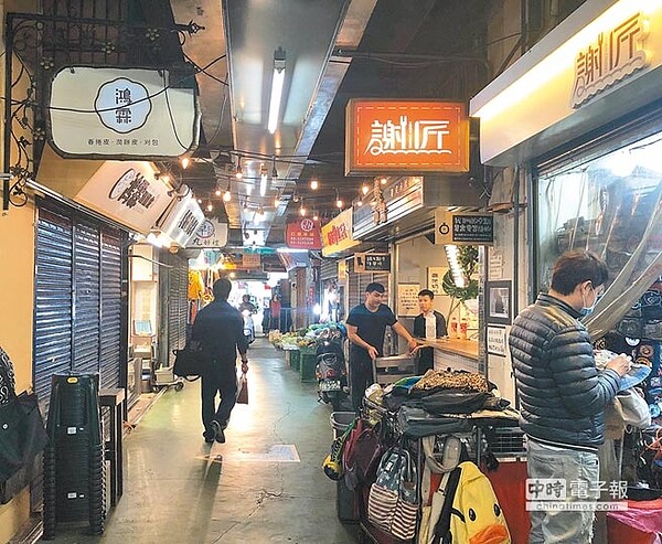 蘇揆接地氣,訪東門市場。(資料照片/陳育賢攝)