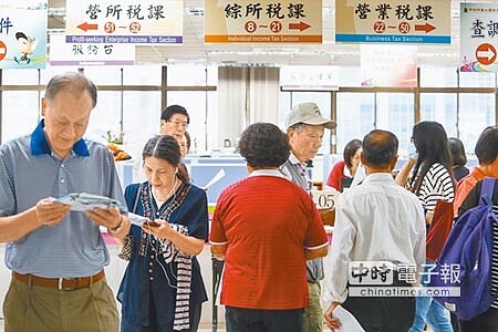 財政部全面檢討現有法令欠稅強制執行、繳交滯納金等規範,調和現行《稅捐稽徵法》與《納保法》重複或過嚴苛之處。(本報資料照片)