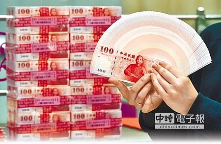 八大公股行庫及郵局28日起提供民眾兌換新鈔服務,供應新春期間資金需求。(顏謙隆攝)