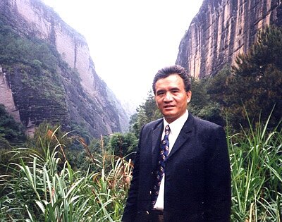 風水專家張旭初分析金豬年12生肖的房地產運勢。照片張旭初提供。