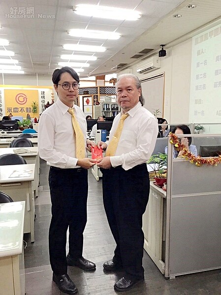 鄭珏豪店東不到30歲就創業加盟同業當店東,為帶領全店業績更上一層樓,勇於跳出舒適圈,2018年選擇轉招永慶不動產。