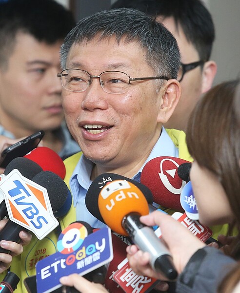 陳思宇在立委補選中敗陣,藍綠齊酸柯文哲僥倖撿到連任,柯文哲上午表示,其實人活在世界上,每一天想起來也是僥倖。記者徐兆玄/攝影